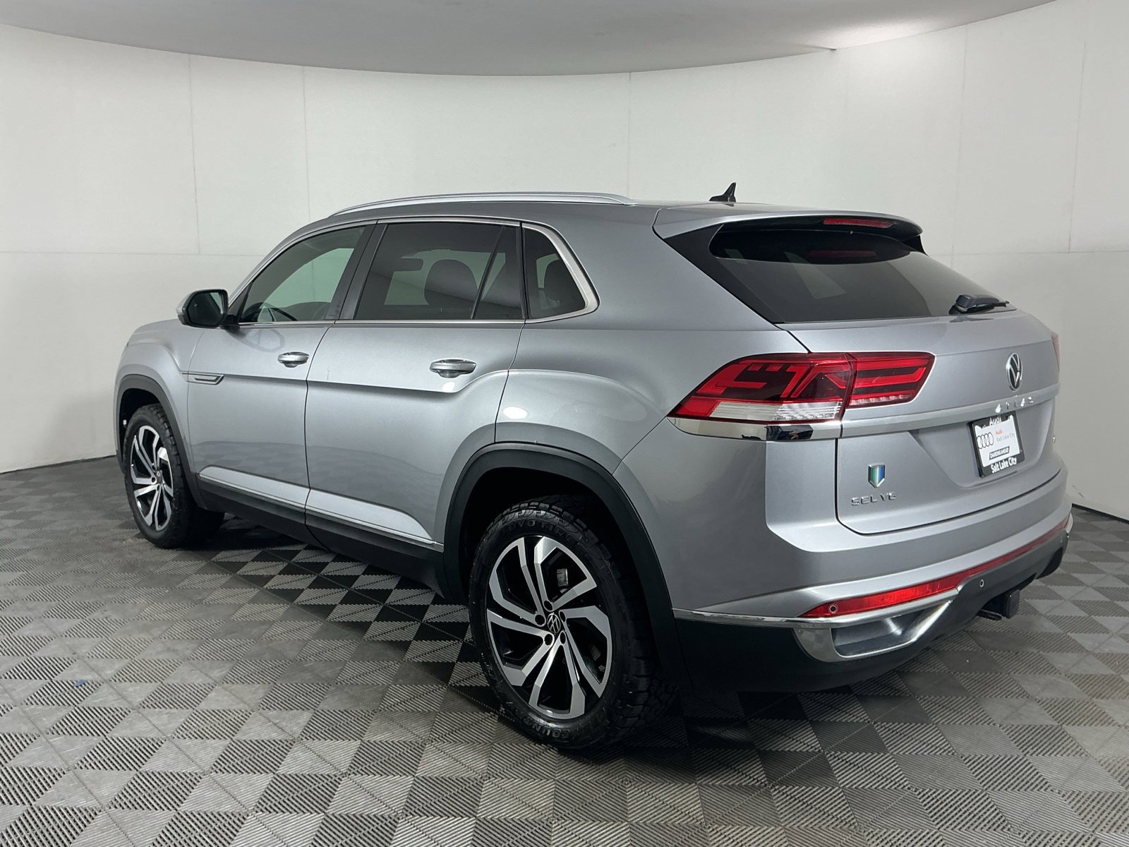 Used 2022 Volkswagen Atlas Cross Sport SEL AWD/4WD image 6