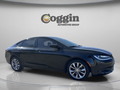 Used 2015 Chrysler 200 S w/ Comfort Group image 8