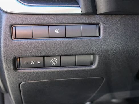 Used 2023 Nissan Rogue SV image 29