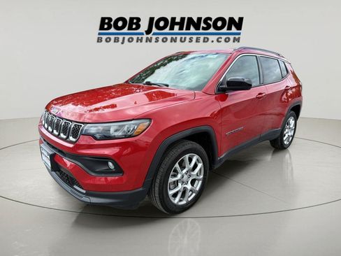 Used 2023 Jeep Compass Latitude AWD/4WD image 7