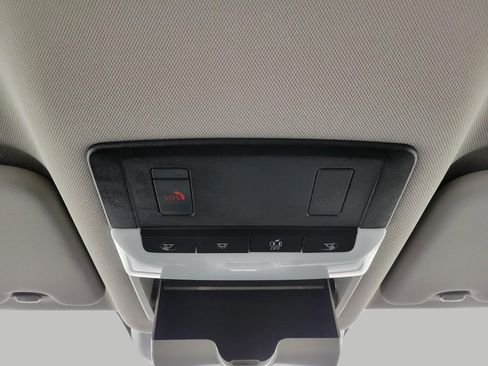 Used 2025 Nissan Rogue SV image 19