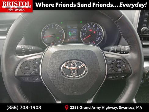 Used 2020 Toyota RAV4 XLE Premium image 23