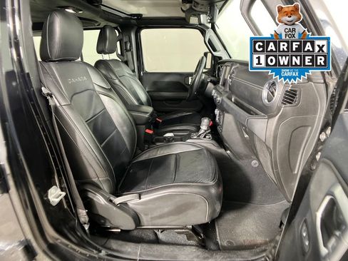 Used 2018 Jeep Wrangler Unlimited Sahara image 6