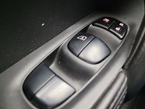 Used 2019 Nissan Rogue Sport SV image 27