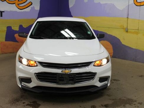 Used 2018 Chevrolet Malibu LS FWD image 3