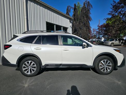 Used 2021 Subaru Outback Premium w/ Popular Package #1 AWD/4WD image 3