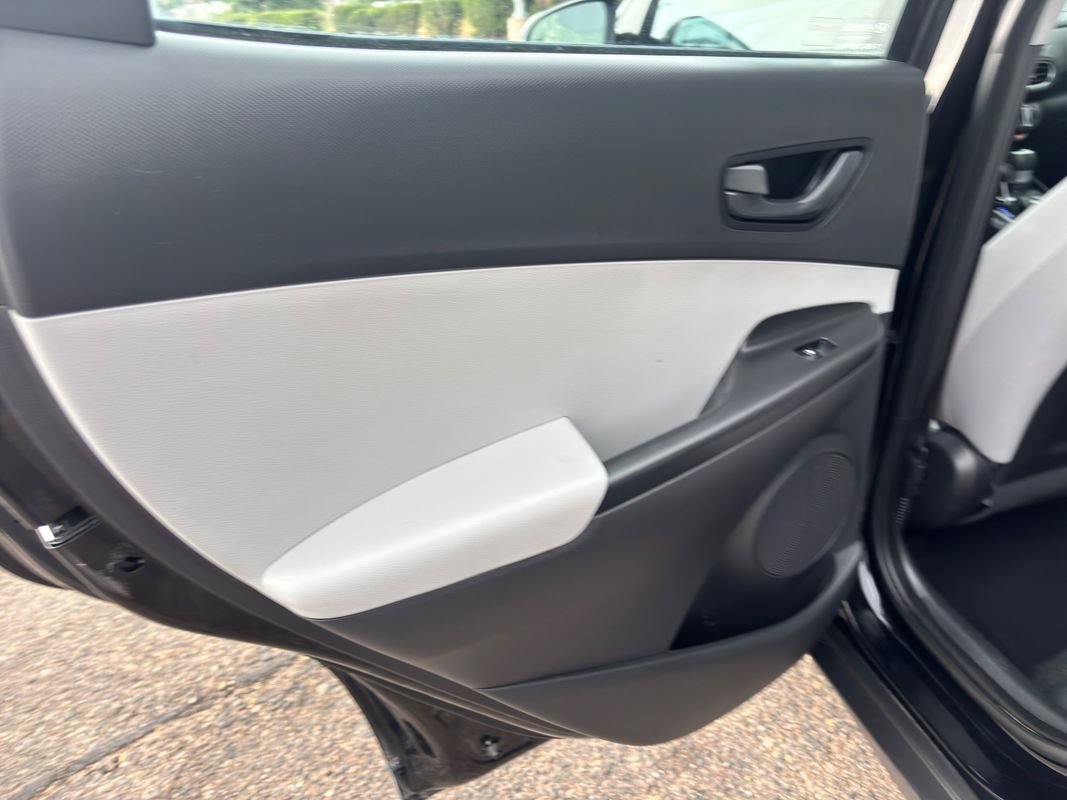 Used 2023 Hyundai Kona SE AWD/4WD image 34