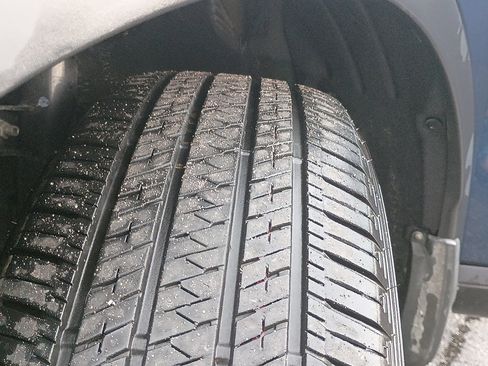 Used 2025 Honda CR-V EX-L image 9