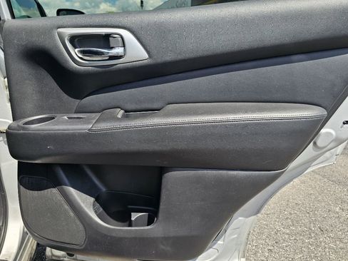 Used 2020 Nissan Pathfinder SV AWD/4WD image 39