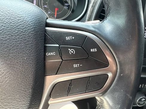 Used 2020 Jeep Cherokee Latitude Plus w/ Cold Weather Group AWD/4WD image 16