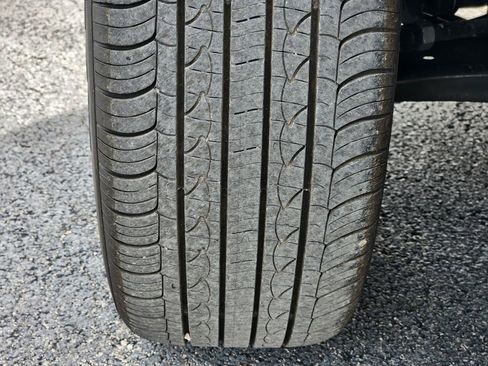 Used 2025 Hyundai Venue SEL FWD image 11