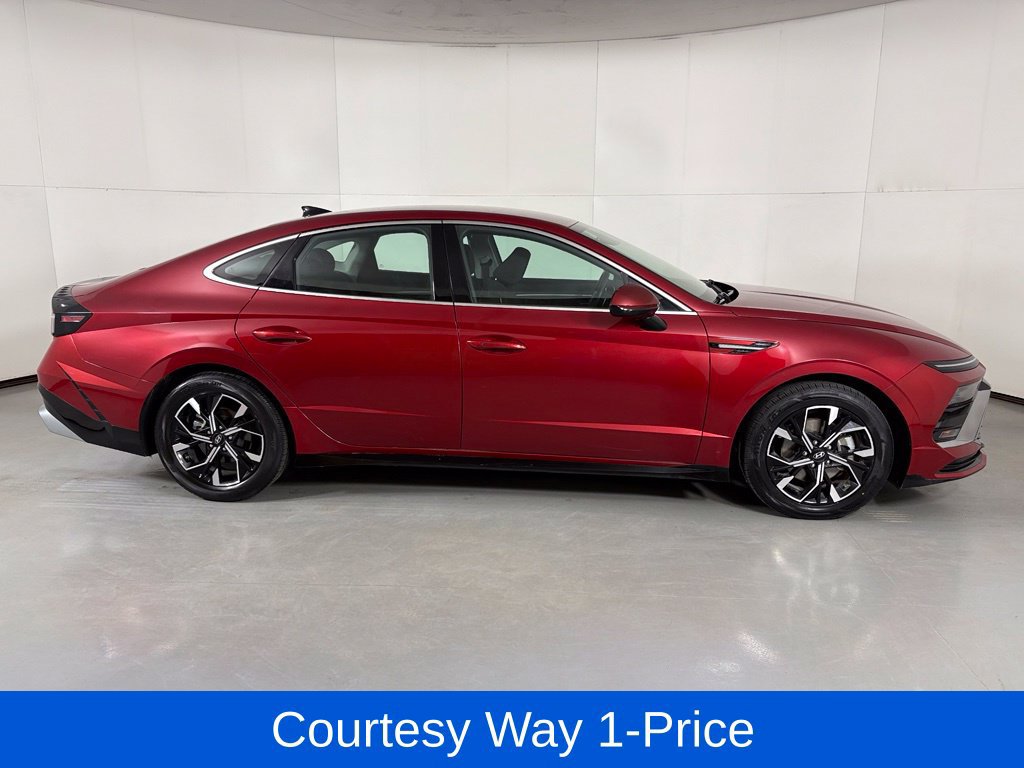 Used 2025 Hyundai Sonata SEL FWD image 12