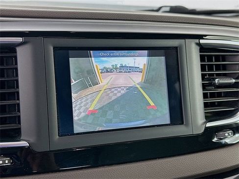 Used 2020 Chrysler Voyager LX image 13