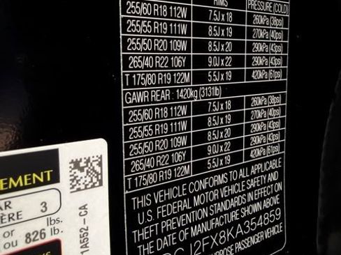 Used 2019 Jaguar F-PACE Premium image 32