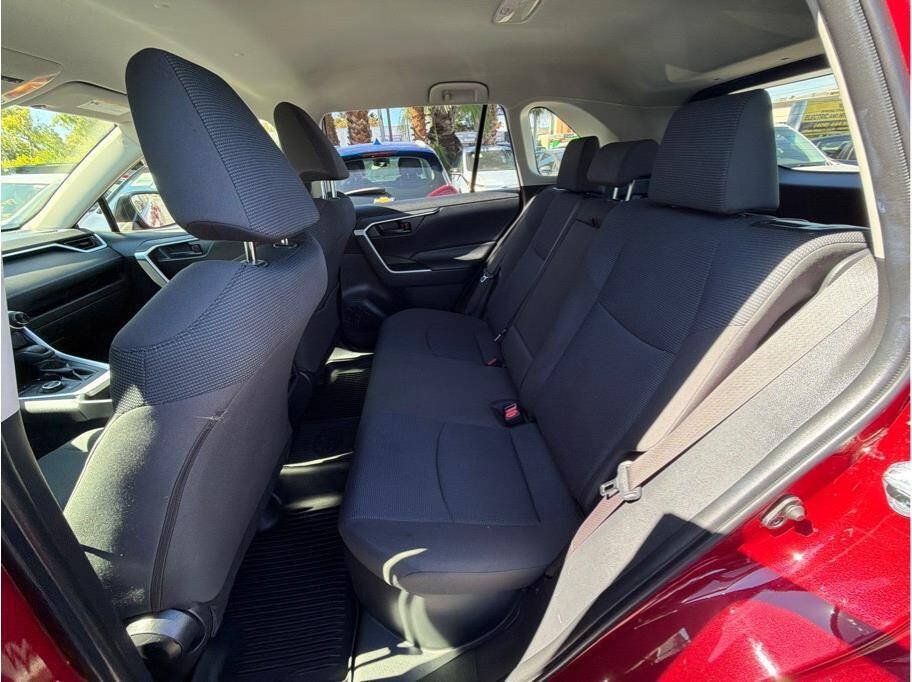 Used 2019 Toyota RAV4 LE w/ Carpet Mat Package AWD/4WD image 20
