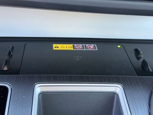 Used 2025 Toyota Sienna XLE FWD image 12