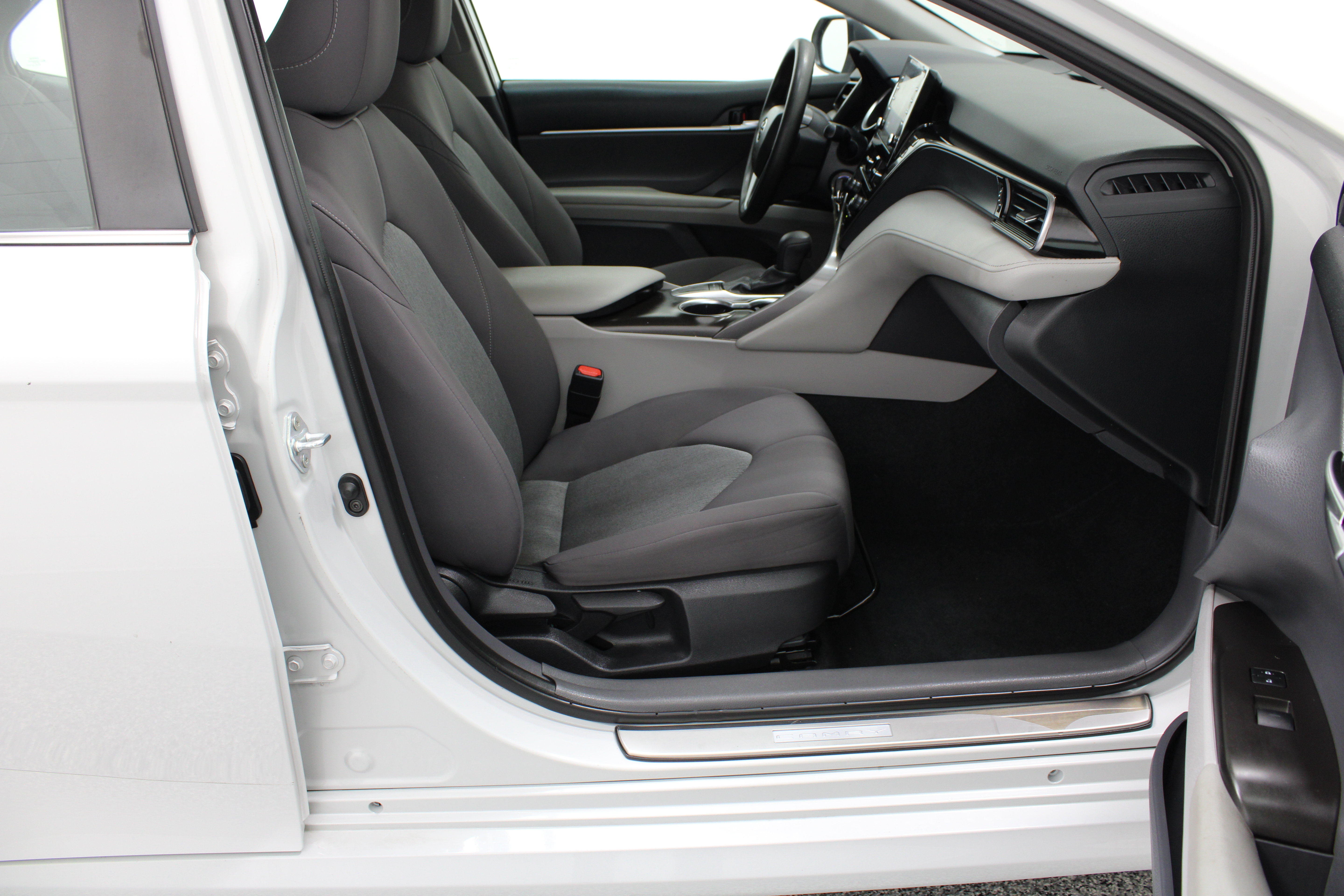 Used 2024 Toyota Camry LE FWD image 34