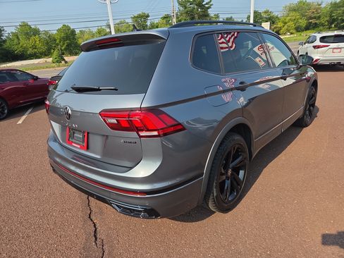 Used 2024 Volkswagen Tiguan SE R-Line AWD/4WD image 3