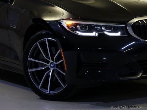 Used 2022 BMW 330e xDrive w/ Premium Package AWD/4WD image 3