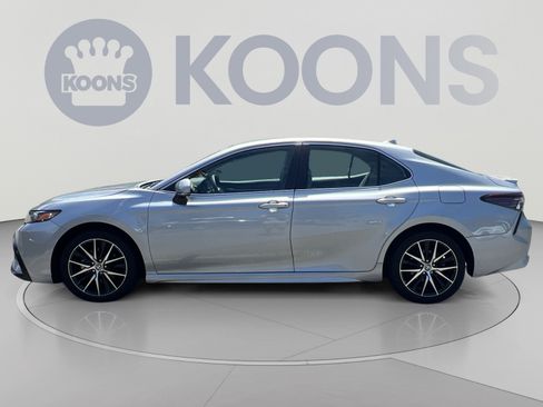 Used 2024 Toyota Camry SE FWD image 2