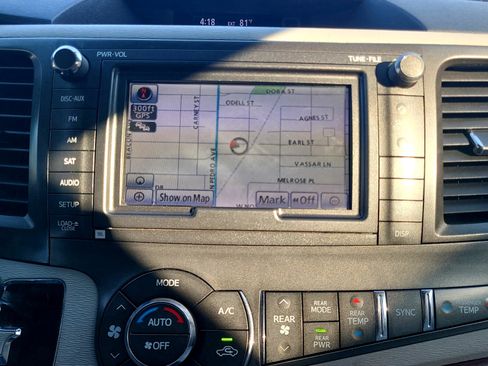 Used 2013 Toyota Sienna XLE image 14