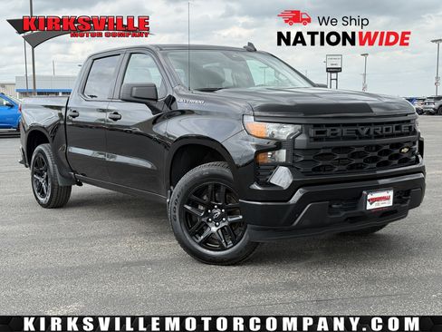 Used 2022 Chevrolet Silverado 1500 Custom image 1