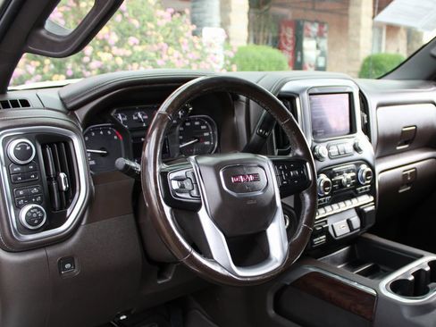 Used 2019 GMC Sierra 1500 SLT image 17