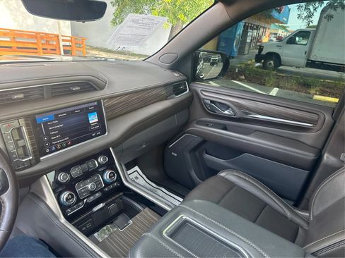 Used 2021 GMC Yukon XL Denali w/ Denali Premium Package AWD/4WD image 21