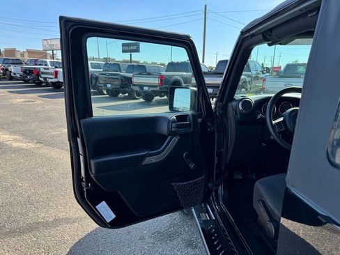 Used 2017 Jeep Wrangler Sport image 14