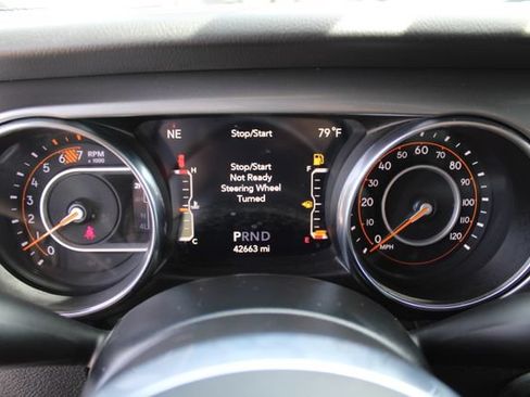 Used 2022 Jeep Wrangler Unlimited Sahara w/ Cold Weather Group AWD/4WD image 19