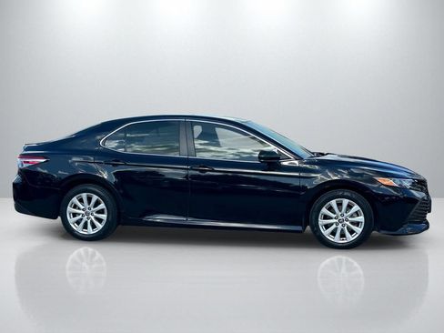 Used 2020 Toyota Camry LE FWD image 4