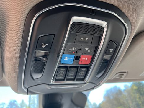 Used 2024 Jeep Wagoneer L Series III w/ Premium Group I image 29