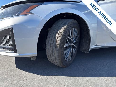 Used 2024 Nissan Altima 2.5 SV FWD image 28