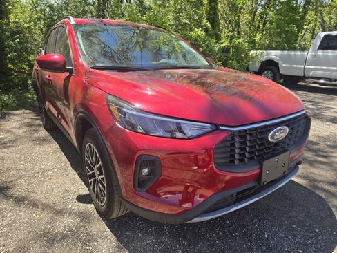 Certified 2026 Ford Escape SE FWD image 1