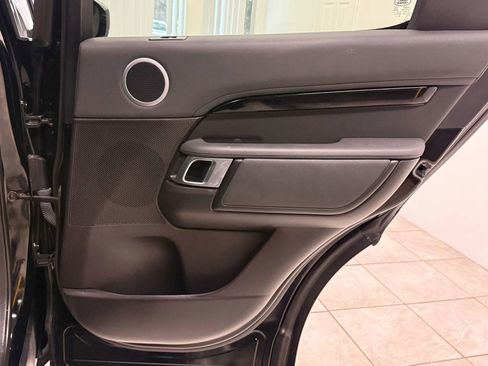 Used 2019 Land Rover Discovery SE image 20