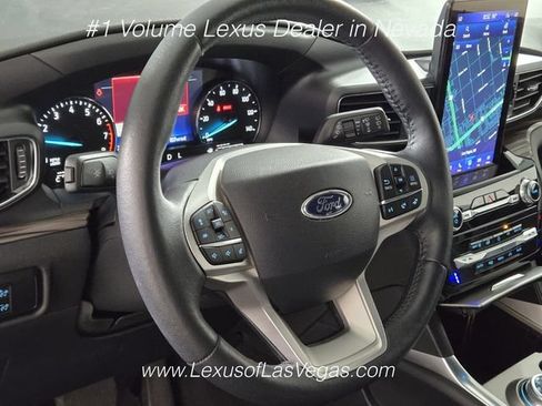 Used 2024 Ford Explorer Limited w/ Limited Technology Package AWD/4WD image 32
