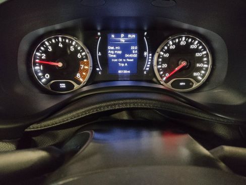 Used 2020 Jeep Renegade Latitude w/ LED Lighting Group image 23