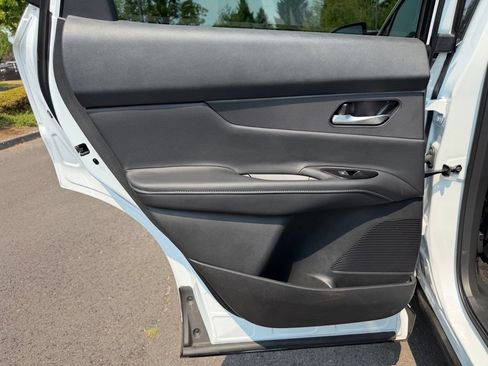Used 2025 Nissan Murano SV AWD/4WD image 28
