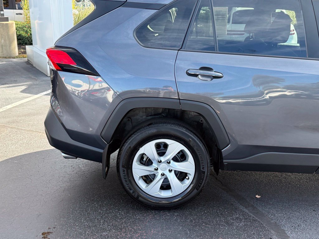 Certified 2022 Toyota RAV4 LE AWD/4WD image 8
