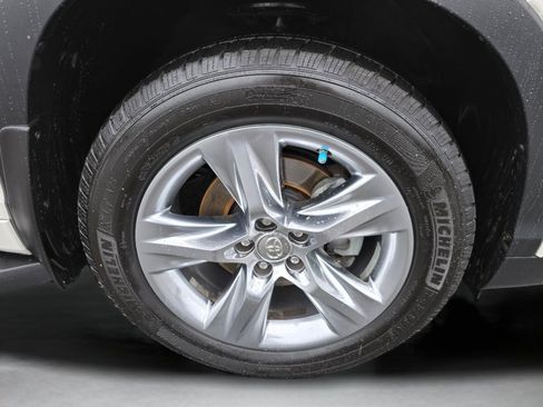 Used 2014 Toyota Highlander Limited Platinum AWD/4WD image 33