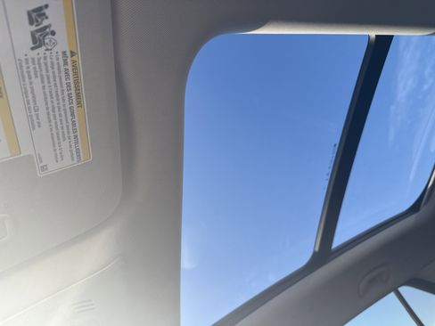 Used 2023 Buick Envision Essence w/ Sport Touring Package image 32