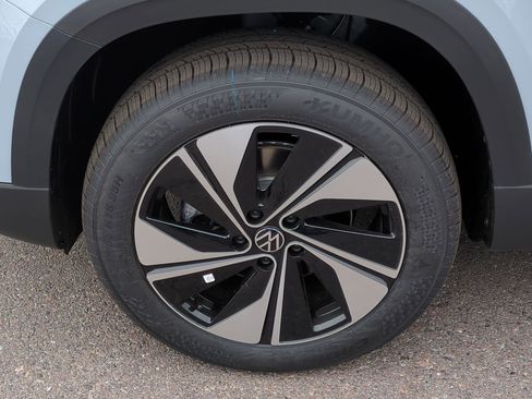 New 2026 Volkswagen Taos SE image 19