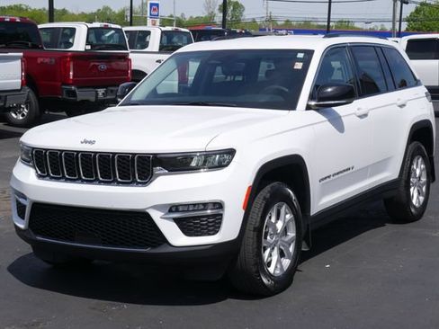 Used 2023 Jeep Grand Cherokee Limited AWD/4WD image 2