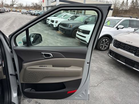 New 2026 Kia Carnival EX image 30