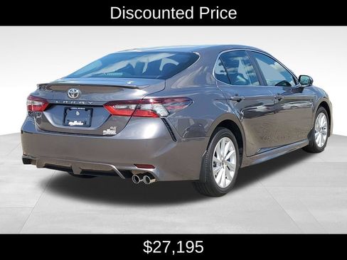 Used 2024 Toyota Camry SE FWD image 3