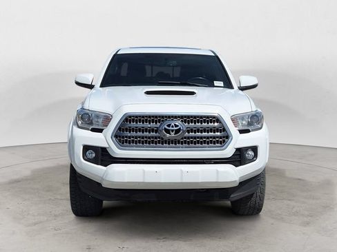 Used 2017 Toyota Tacoma TRD Sport w/ Premium & Technology Package AWD/4WD image 8