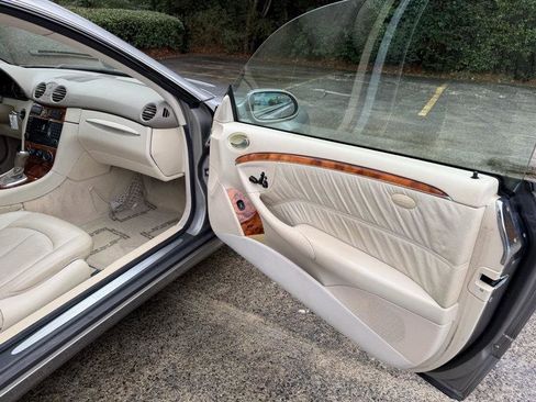 Used 2005 Mercedes-Benz CLK 320 Coupe image 19