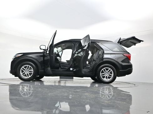 Used 2025 Ford Explorer Active w/ Active Comfort Package RWD image 63