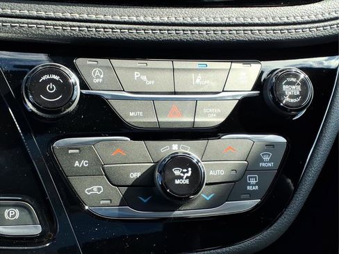 New 2026 Chrysler Pacifica Select FWD image 18