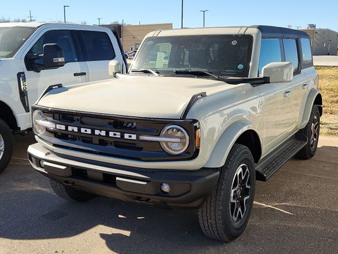 New 2025 Ford Bronco Outer Banks AWD/4WD image 1